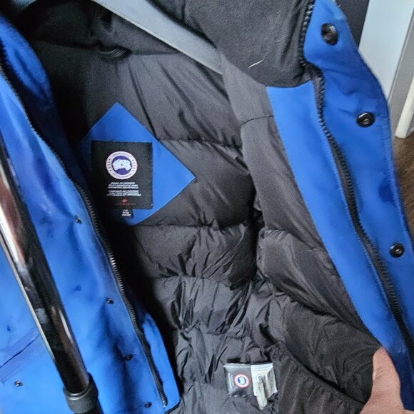 Cobalt Blue Canada Goose Youth Parka Large. - Picture 3 of 6